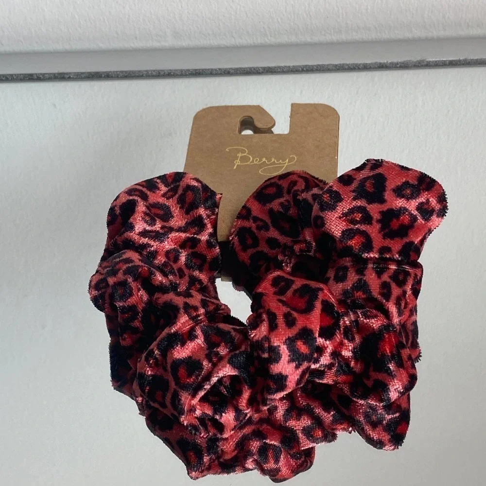 Nordstrom Trendy Chic Burgundy Velvet Knot Headband Leopard Scrunchie Set